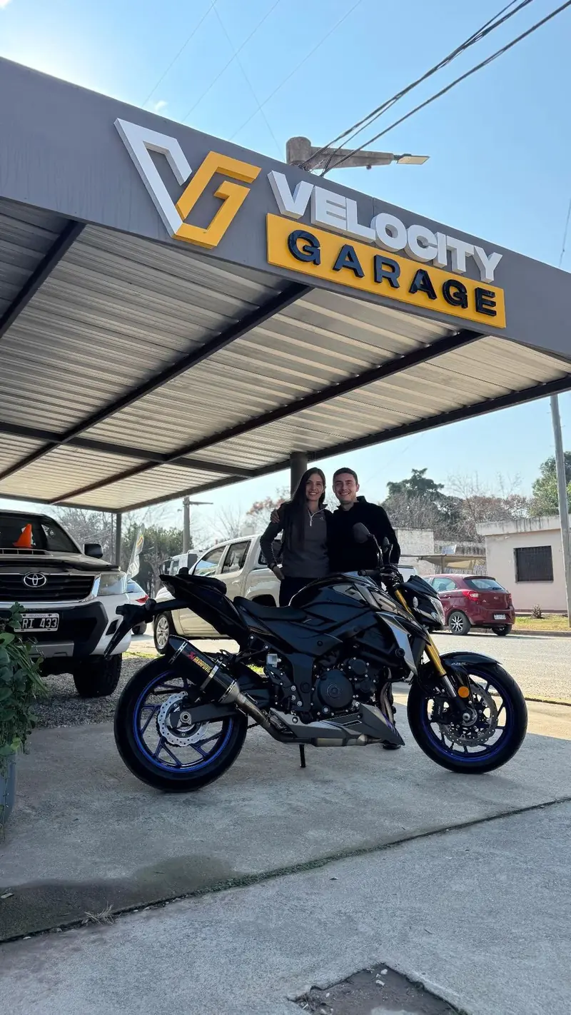 Cliente de Velocity Garage retirando su vehículo, foto 6