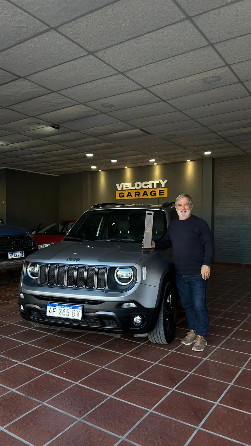 Cliente de Velocity Garage retirando su vehículo, foto 7